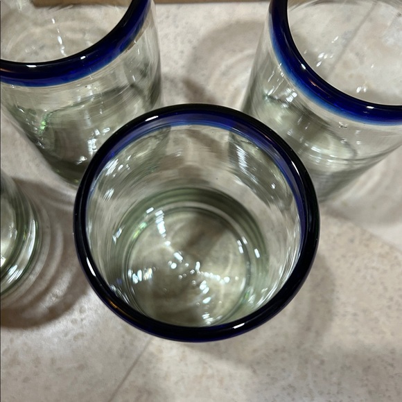 set of 4 hand-blown Mexican drinking glasses with cobalt blue rims - Picture 5 of 7